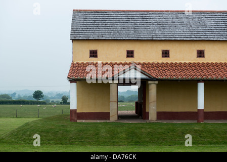 Maison de ville romaine réplique construite pour une série TV à Wroxeter ville romaine. Shrewsbury. Le Shropshire Banque D'Images