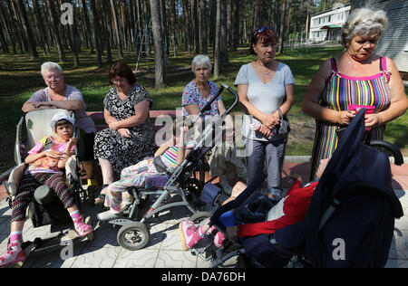 Juillet 05, 2013 - Saint-Pétersbourg, Russie - les enfants reste dans l'amélioration de la santé 'complexe lumière verte." Le complexe offre des soins de santé, la condition physique, des loisirs et de réhabilitation pour les enfants handicapés et les maladies rares. Les familles nombreuses et les familles monoparentales qui inscrivent leurs enfants à l'un reçu sur l'un des soins. (Crédit Image : © Andreï Pronin/ZUMAPRESS.com) Banque D'Images