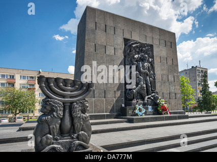Monument des Héros du ghetto, en face de Musée de l'histoire des Juifs polonais, Varsovie, Pologne Banque D'Images