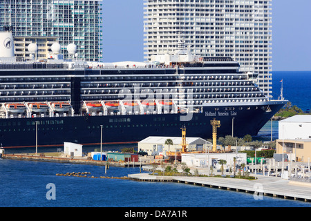 Holland America Cruise ship Port Everglades à Fort Lauderdale, Floride,,United States, Amérique du Nord Banque D'Images