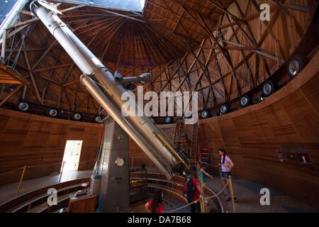 13 juin 2013 - Flagstaff, Arizona, États-Unis - l'Observatoire Lowell et télescope, célèbre pour la découverte de Pluton et aider la carte la lune avant l'atterrissage d'Apollo. Flagstaff est situé à proximité de Mont Elden, juste au sud de la San Francisco Peaks, près de la limite sud-ouest du Plateau du Colorado. Flagstaff dispose d'un secteur touristique fort, en raison de sa proximité avec le Parc National du Grand Canyon, Oak Creek Canyon, l'Arizona Snowbowl, Meteor Crater, et l'historique Route 66. Flagstaff a acquis une réputation comme un aimant pour les amateurs de plein air, et la diversité de son relief, l'altitude élevée, Banque D'Images