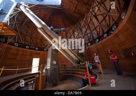 13 juin 2013 - Flagstaff, Arizona, États-Unis - l'Observatoire Lowell et télescope, célèbre pour la découverte de Pluton et aider la carte la lune avant l'atterrissage d'Apollo. Flagstaff est situé à proximité de Mont Elden, juste au sud de la San Francisco Peaks, près de la limite sud-ouest du Plateau du Colorado. Flagstaff dispose d'un secteur touristique fort, en raison de sa proximité avec le Parc National du Grand Canyon, Oak Creek Canyon, l'Arizona Snowbowl, Meteor Crater, et l'historique Route 66. Flagstaff a acquis une réputation comme un aimant pour les amateurs de plein air, et la diversité de son relief, l'altitude élevée, Banque D'Images