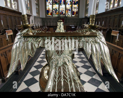 Aigle lutrin dans la chapelle de Wadham College, Oxford 2 Banque D'Images