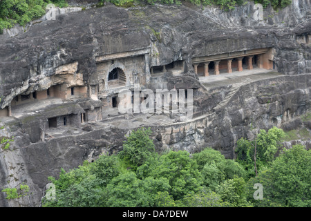 Cave n° 25 à 27 : Vue générale de la rock-cut, grottes Ajanta Caves, Aurangabad, Maharashtra, Inde Banque D'Images