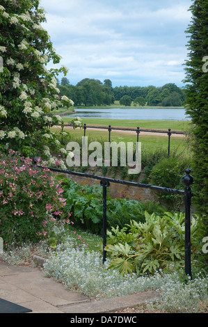 Blickling Hall gardens lake Banque D'Images