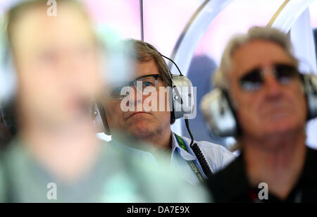 Nuerburg, Allemagne. Le 06 juillet, 2013. L'ancien chef de Motorsport Mercedes AMG, l'allemand Norbert Haug, vu dans le fort au cours de la troisième session d'essais au circuit de Nürburgring Nuerburg en, Allemagne, 06 juillet 2013. Le Grand Prix de Formule 1 d'Allemagne aura lieu le 07 juillet 2013. Photo : Jens Buettner/dpa/Alamy Live News Banque D'Images