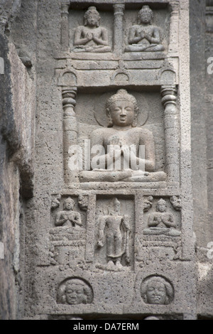 Cave non intrusif : 19 images de Bouddha sur la façade Chaitya, vers 5ème. Siècle après J.-C. Ajanta, Maharashtra. Banque D'Images