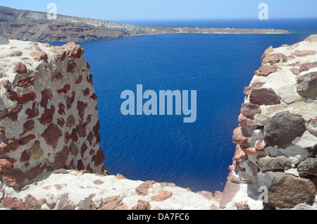 Caldeira de Santorin vue de château d'Oia Banque D'Images