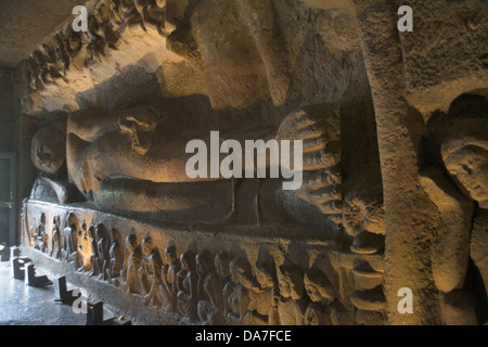 Cave n° 26 : Bouddha couché aussi appelé Mahaparinirvana dans Cave 26 Chaitya. environ 5ème. Siècle après J.-C. Ajanta, Maharashtra. Banque D'Images