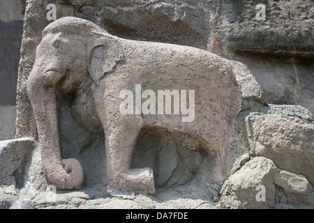 Le rock-cut sur l'éléphant viewer ís droite qui mène à la cave 16 à 26. environ 5ème. Siècle après J.-C. Ajanta, Maharashtra. Banque D'Images