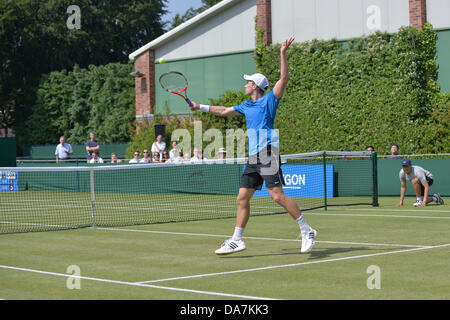 Manchester, UK. Le 06 juillet, 2013. Aegon Pro-Series GO Manchester, Royaume-Uni 06 Juillet 2013 Septième seed Tom Farquharson (GB) joue un revers lors de sa défaite en finale 3-6, 2-6 par quatrième favori Daniel Cox (GO). Crédit : John Fryer/Alamy Live News Banque D'Images