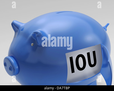 IOU Dans Piggy montrant des emprunts auprès de la Banque d'épargne Banque D'Images