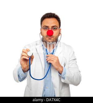 Patch Adams concept avec jeune médecin isolé sur fond blanc Banque D'Images