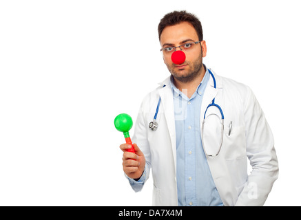 Patch Adams concept avec jeune médecin isolé sur fond blanc Banque D'Images