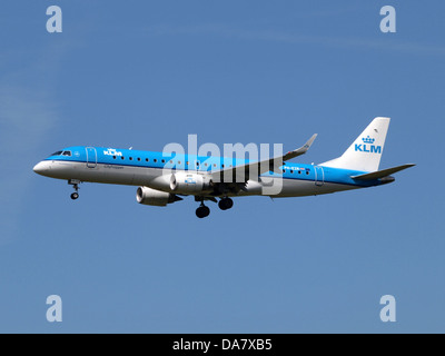 PH-fenêtre EZR - Menus entrées KLM Cityhopper Embraer ERJ-190STD (ERJ-190-100) 4 Banque D'Images