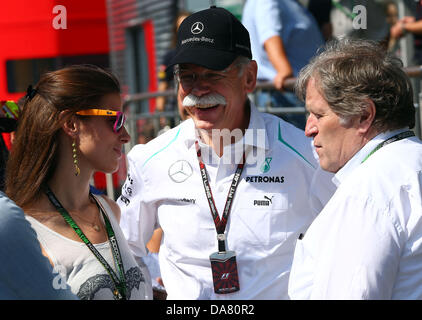 Nuerburg, Allemagne. 07Th Juillet, 2013. . Le président de Daimler AG, l'allemand Dieter Zetsche (C), sa fille Nora (L) et l'ancien chef de Motorsport Mercedes AMG, l'allemand Norbert Haug (R), considéré avant le début de la Formule Un Grand Prix de l'Allemagne à la Nürburgring Nuerburg en circuit, Allemagne, 07 juillet 2013. Photo : Jens Buettner/apd /afp/Alamy Live News Crédit : afp photo alliance/Alamy Live News Banque D'Images