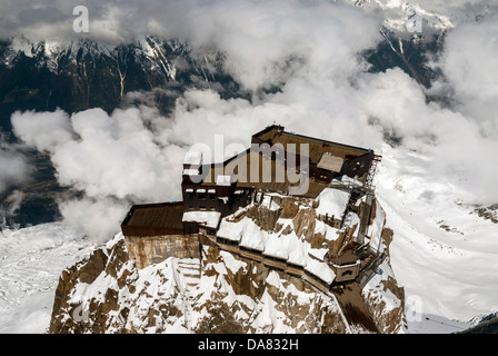 Bâtiments sur sommet de l'Aiguille du Midi, Chamonix Mont Blanc, Alpes Banque D'Images