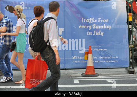 Regent Street, Londres, Royaume-Uni. 7 juillet 2013. Regent Street, qui est fermée à la circulation est emballé avec les consommateurs sur la journée la plus chaude de l'année. Crédit : Matthieu Chattle/Alamy Live News Banque D'Images