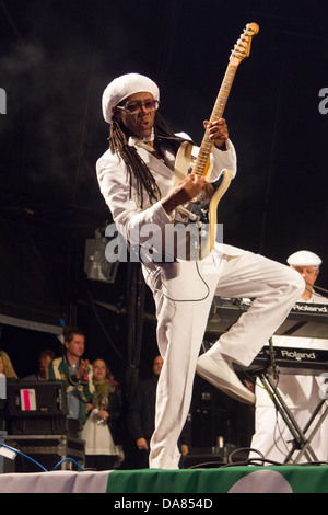 Chic Feat.Nile Rodgers l'exécution à l'Ouest Stade Holt, 2013 festival de Glastonbury, Somerset, Angleterre, Royaume-Uni. Banque D'Images