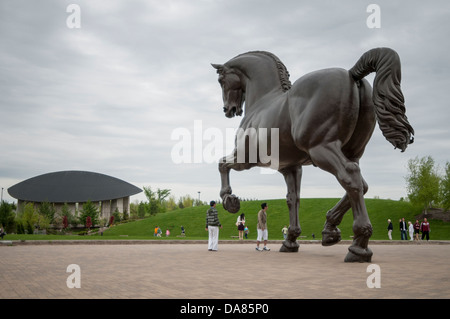 Nina Akamu est l'American Horse, dans Frederik Meijer Gardens and Sculpture Park, Grand Rapids, Michigan, États-Unis d'Amérique Banque D'Images