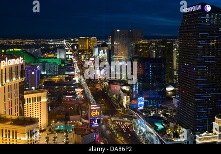 Une vue de l'hôtels et casinos sur le Strip à Las Vegas, NV, USA, le 11 mars 2011. (Adrien Veczan) Banque D'Images