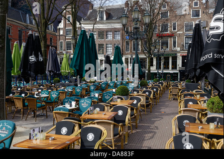 Emplty chaises de bar sièges, la place Leidseplein, Amsterdam Banque D'Images