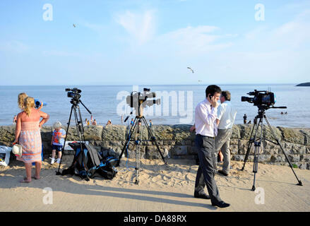 Whitmore Bay, Barry, au Pays de Galles. 7 juillet, 2013. La police et les gardes-côtes sont à la recherche d'un séjour près de Whitmore Bay, Barry, Pays de Galles, après avoir reçu les rapports de la disparition d'une fille peu après 15 h 45 le dimanche 7 juillet. PIC : Matthieu Horwood/Alamy Live News Banque D'Images