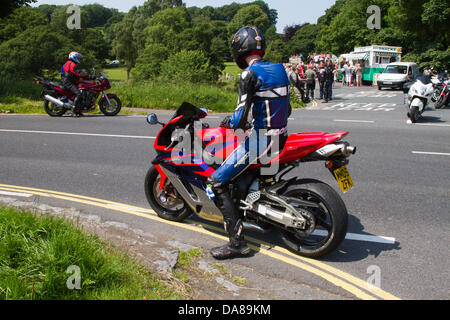 2005 Honda CBR 125 RS-5 à Kirkby Lonsdale, Royaume-Uni 7 juillet 2013, Le pont du diable est l'un des plus pittoresques biker rencontre au Royaume-Uni avec une grande légende pour démarrer et est le lieu de rencontre pour les cyclistes du nord de l'Angleterre et des centaines de cyclistes ont profité des routes sèches et du temps ensoleillé pour se rencontrer au pont. La route le long de l'A65 de la   à Kirkby Lonsdale est l'une des principales routes pour les cyclistes qui visitent le pont de Devils et qui voyagent dans le North Yorkshire Dales. Banque D'Images