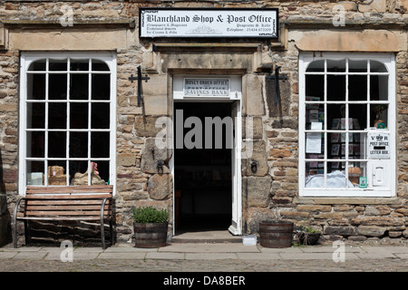Blanchland bureau de poste, le Northumberland. L'un de seulement 3 boîtes aux lettres de l'époque victorienne au Royaume-Uni est situé ici. Banque D'Images