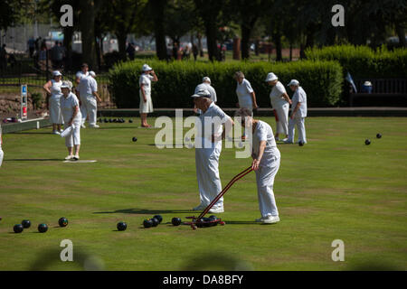 Tamworth, UK. 7 juillet, 2013. Un léger jeu de boules sur un après-midi d'été dans la région de Tamworth Staffordshire. Crédit : Chris Gibson/Alamy Live News Banque D'Images