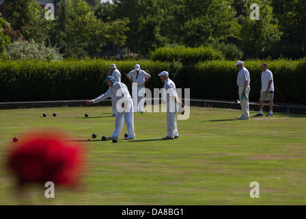 Tamworth, UK. 7 juillet, 2013. Un léger jeu de boules sur un après-midi d'été dans la région de Tamworth Staffordshire. Crédit : Chris Gibson/Alamy Live News Banque D'Images