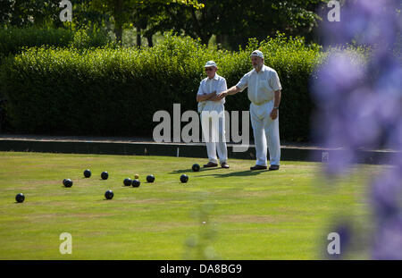 Tamworth, UK. 7 juillet, 2013. Un léger jeu de boules sur un après-midi d'été dans la région de Tamworth Staffordshire. Crédit : Chris Gibson/Alamy Live News Banque D'Images