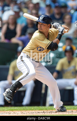 Milwaukee, Wisconsin, États-Unis. 7 juillet, 2013. 7 juillet 2013 : droit des Milwaukee Brewers fielder Norichika Aoki # 7 jusqu'à chauve-souris pendant le match de la Ligue Majeure de Baseball entre les Milwaukee Brewers et les Mets de New York au Miller Park de Milwaukee, WI. Mets gagner 2-1. John Fisher/CSM. Credit : csm/Alamy Live News Banque D'Images