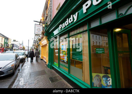 Une puissance de Paddy Bureau de Paris sur la rue principale de Killarney, Co Kerry, République d'Irlande Banque D'Images