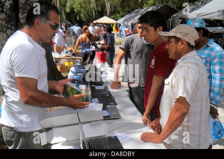 Floride,LaBelle,marché aux puces,vente de rumage,shopping shopper shoppers magasins marché marchés achats vente, magasin de détail magasins d'affaires b Banque D'Images