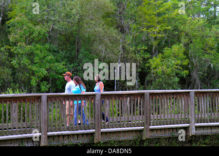 Miami Florida, Tamiami Trail, Everglades, réserve nationale Big Cypress, promenade dans la nature, homme hommes hommes adultes, femme femme femme femme, couple, visiteur Banque D'Images