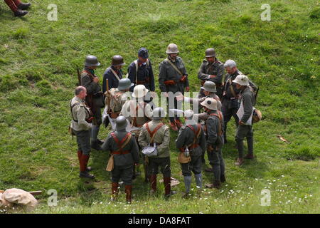 Gallio, Padova, Vicenza, Italie. 7 juillet, 2013, bataille de la représentation historique avec des soldats de la première guerre mondiale, dans les montagnes. Crédit : FC Italie/Alamy Live News Banque D'Images