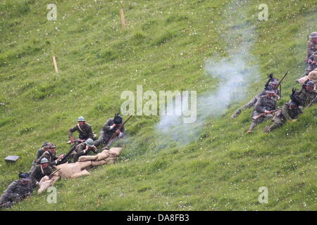 Gallio, Padova, Vicenza, Italie. 7 juillet, 2013, bataille de la représentation historique avec des soldats de la première guerre mondiale, dans les montagnes. Crédit : FC Italie/Alamy Live News Banque D'Images