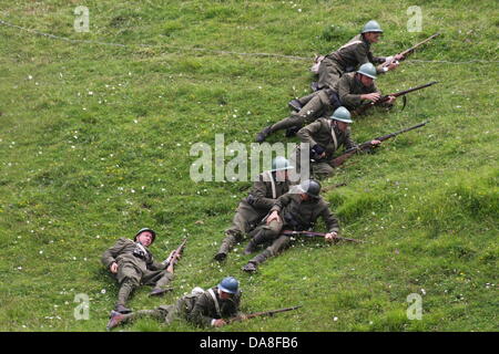 Gallio, Padova, Vicenza, Italie. 7 juillet, 2013, bataille de la représentation historique avec des soldats de la première guerre mondiale, dans les montagnes. Crédit : FC Italie/Alamy Live News Banque D'Images