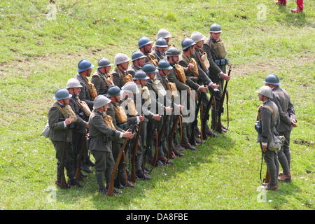 Gallio, Padova, Vicenza, Italie. 7 juillet, 2013, bataille de la représentation historique avec des soldats de la première guerre mondiale, dans les montagnes. Crédit : FC Italie/Alamy Live News Banque D'Images