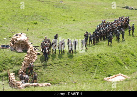 Gallio, Padova, Vicenza, Italie. 7 juillet, 2013, bataille de la représentation historique avec des soldats de la première guerre mondiale, dans les montagnes. Crédit : FC Italie/Alamy Live News Banque D'Images