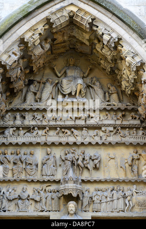 La Cathédrale de Reims France Notre-Dame de Reims le tympan du portail nord Banque D'Images