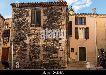 Village de Caux, Hérault, Languedoc-Roussillon, France Banque D'Images