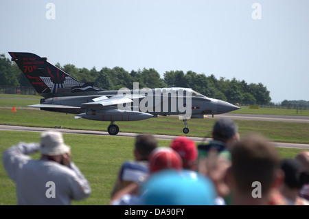 Ici nous avons une tornade de l'atterrissage à l'escadron 617 Waddington air show Banque D'Images