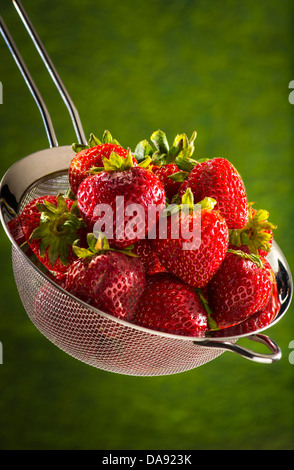 Les fraises au tamis Banque D'Images