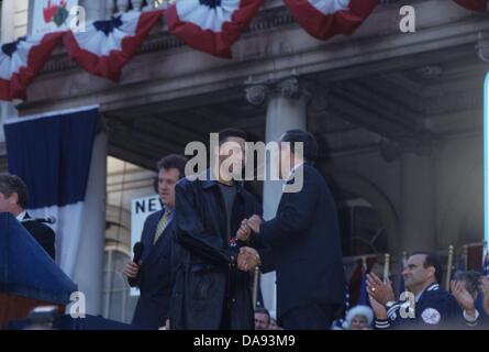 DEREK JETER.New York Yankees World Series revue de la Victoire 1996.30685ww.(Image Crédit : © Walter Weissman/Photos/ZUMAPRESS.com) Globe Banque D'Images