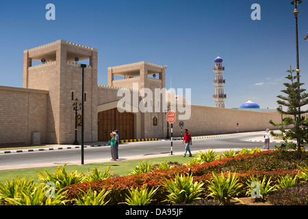 Oman, Dhofar, Oman, le Sultan Quaboos bin Said Al Husin Palais Royal, entrée et Mosquée royale Banque D'Images