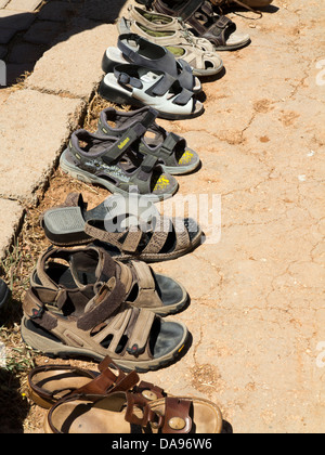 Oman, Mascate, Dhofar, Jabal Auara, Job's Tomb, du tourisme à l'extérieur chaussures Nabi Ayoub, Banque D'Images