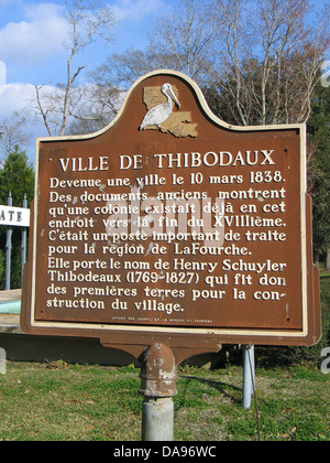 VILLE DE THIBODAUX devenue une ville le 10 mars 1838. Des documents anciens qu'une the colonie existait deja en cet endroit vers la fin du XVIIIieme. C'était un poste de traite important pour la région de LaFourche. Elle porte le nom de Henry Schuyler Thibodeaux (1769-1827) qui fit don des premières terres pour la construction du village. Offert par Coofil et le Bureau de Tourisme. Banque D'Images