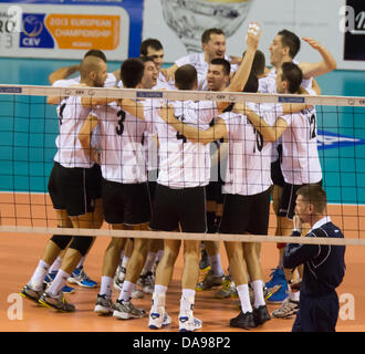 Match de volley-ball ligue européenne, groupe B, la République tchèque contre le Monténégro, Opava, République tchèque, le 6 juillet 2013. Les joueurs du Monténégro célèbrent la victoire. (Photo/CTK Petr Sznapka) Banque D'Images